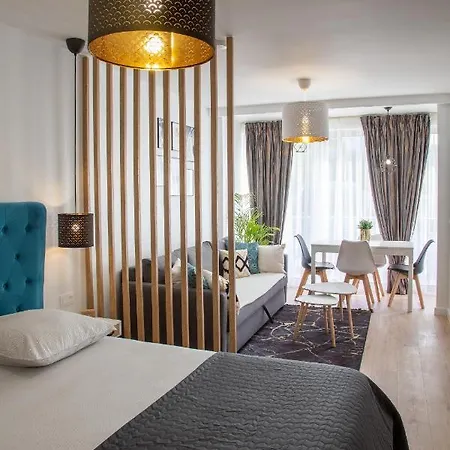 Royal - 10 Minutes To Monaco רוקברון-קאפ-מרט