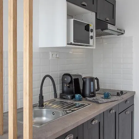 Royal - 10 Minutes To Monaco